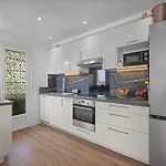 Cannes Beach Access, Private Room In Shared 3-Bedroom Apartment, Private Bathroom, Living Room With Sea View Suite Parentale Salle De Bain Privee Acces Plages & Vue Mer Du Salon Dans Appartement Partage Chez L\'Habitant