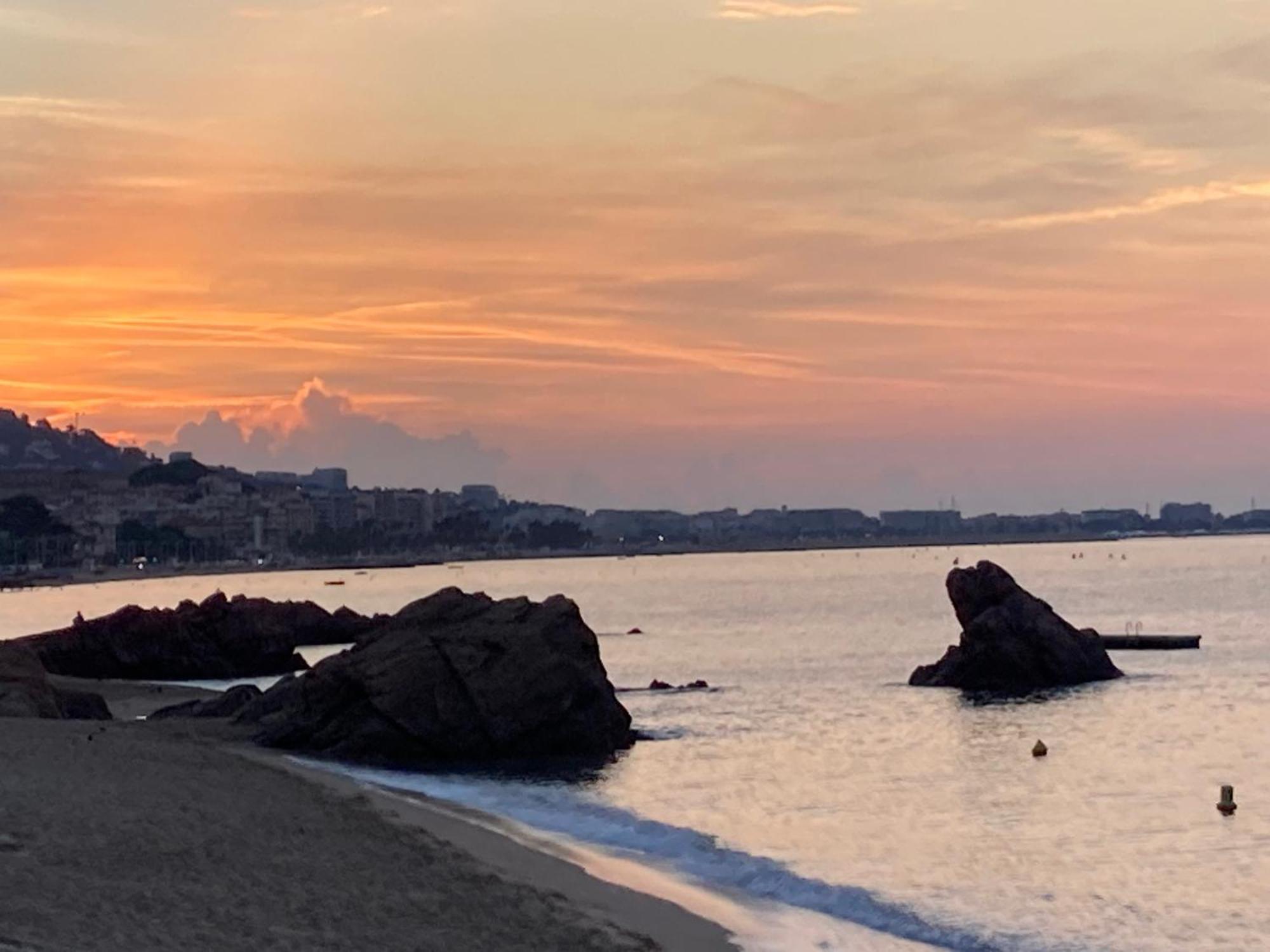 Access, Private In Shared 3-bedroom Apartment, Private Bathroom, Living With Sea View Parentale Salle De Bain Privee Acces Plages & Vue Du Salon Dans Partage