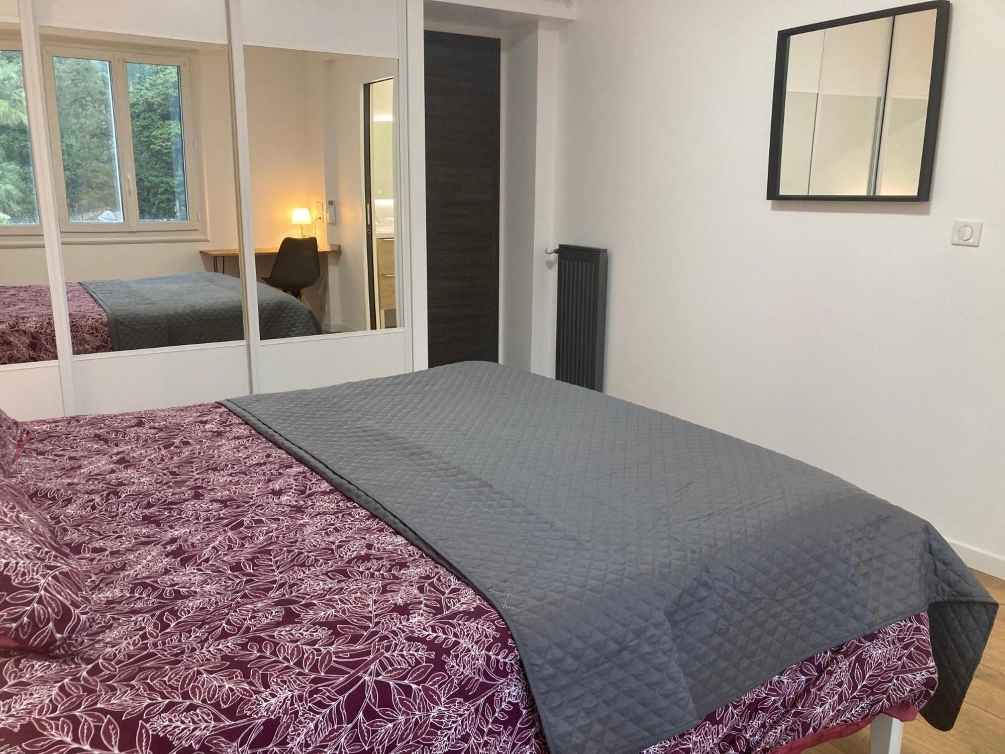 Séjour chez l'habitant Access, Private In Shared 3-bedroom Apartment, Private Bathroom, Living With Sea View Parentale Salle De Bain Privee Acces Plages & Vue Du Salon Dans Partage *