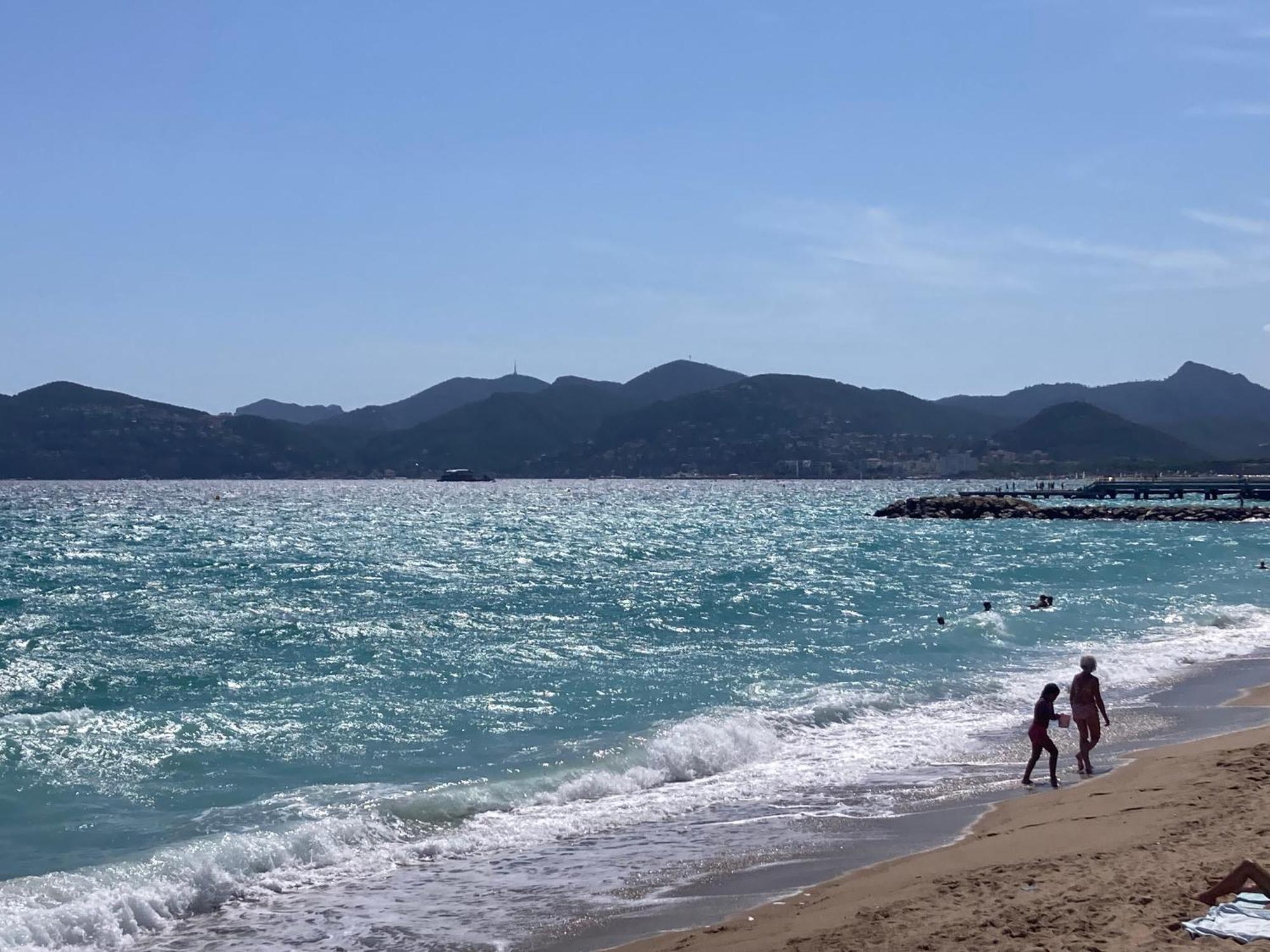 Access, Private In Shared 3-bedroom Apartment, Private Bathroom, Living With Sea View Parentale Salle De Bain Privee Acces Plages & Vue Du Salon Dans Partage Séjour chez l'habitant Cannes