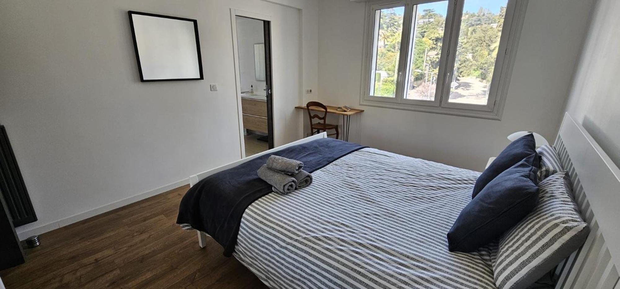 Access, Private In Shared 3-bedroom Apartment, Private Bathroom, Living With Sea View Parentale Salle De Bain Privee Acces Plages & Vue Du Salon Dans Partage Séjour chez l'habitant *
