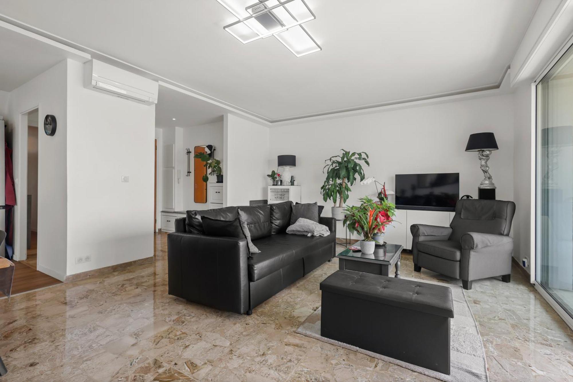 Access, Private In Shared 3-bedroom Apartment, Private Bathroom, Living With Sea View Parentale Salle De Bain Privee Acces Plages & Vue Du Salon Dans Partage Séjour chez l'habitant