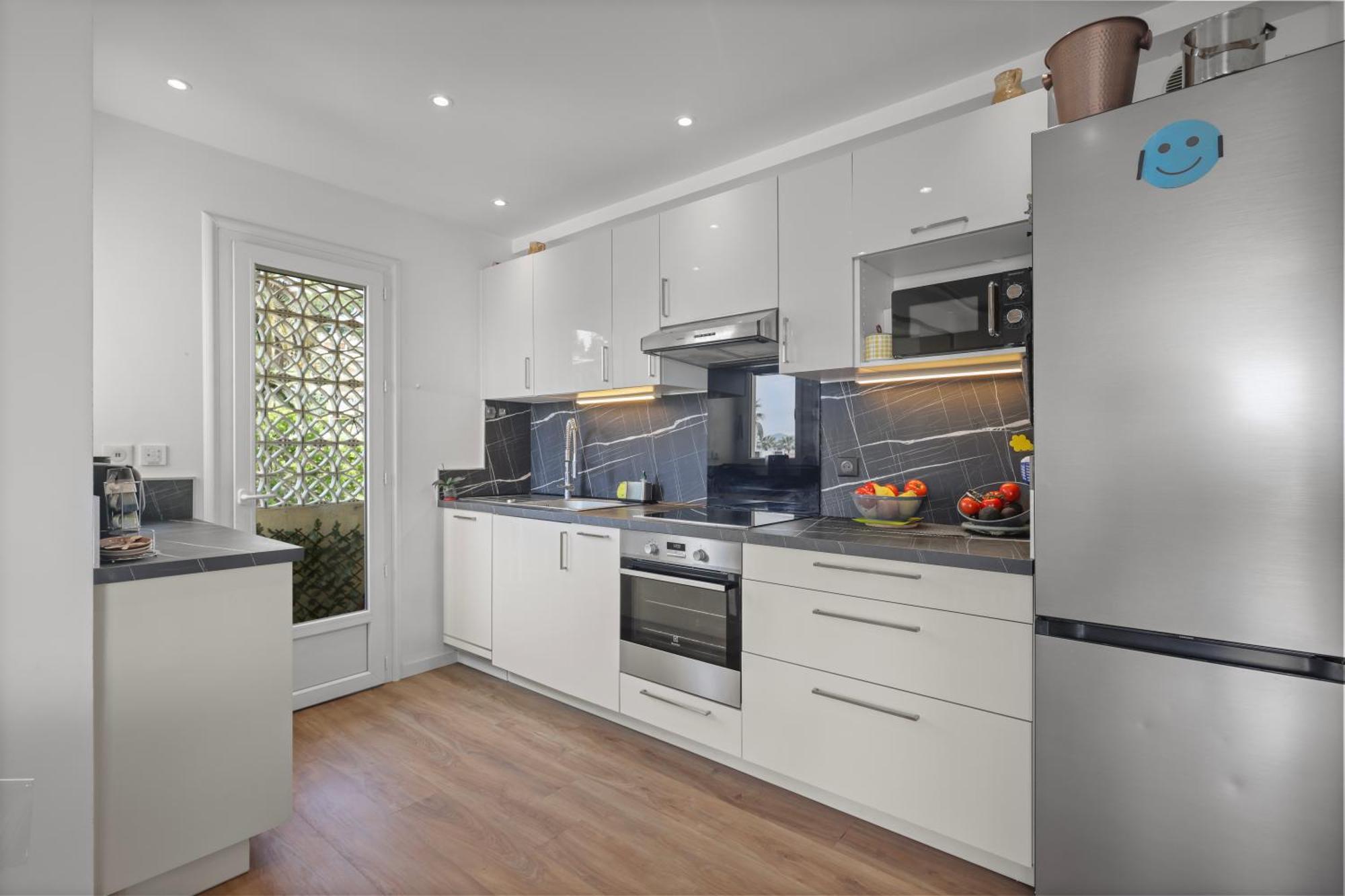 Access, Private In Shared 3-bedroom Apartment, Private Bathroom, Living With Sea View Parentale Salle De Bain Privee Acces Plages & Vue Du Salon Dans Partage Séjour chez l'habitant *