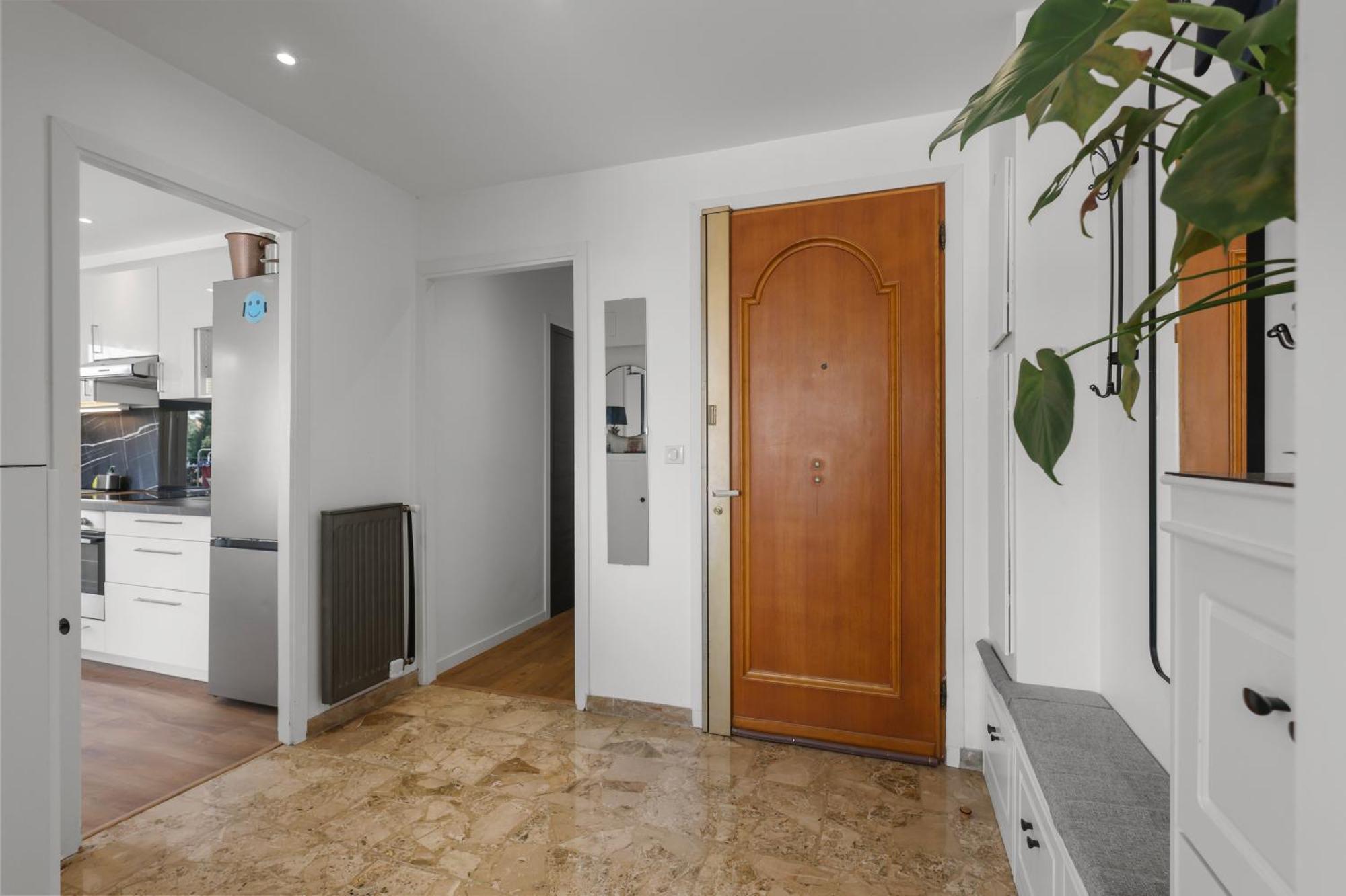 Access, Private In Shared 3-bedroom Apartment, Private Bathroom, Living With Sea View Parentale Salle De Bain Privee Acces Plages & Vue Du Salon Dans Partage Séjour chez l'habitant Cannes